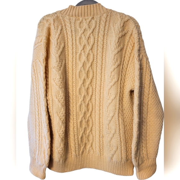 Women's wool, button up, ivory, cardigan size M - Picture 2 of 3